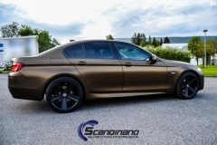 BMW-5-serie-foliert-i-matt-bond-gold-fra-pwf-3