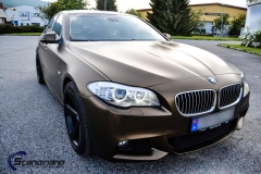 BMW-5-serie-foliert-i-matt-bond-gold-fra-pwf-4