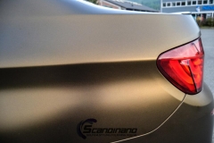 BMW-5-serie-foliert-i-matt-bond-gold-fra-pwf-6