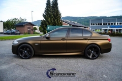 BMW-5-serie-foliert-i-matt-bond-gold-fra-pwf