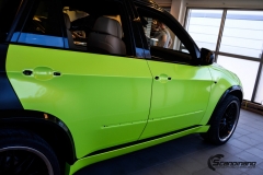 BMWX5 foliert i Atomic Lime fra PWF-3