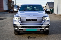 Dodge Ram helfoliert i Gloss Metallic Quick Silver fra Avery Dennison. (3 из 10)