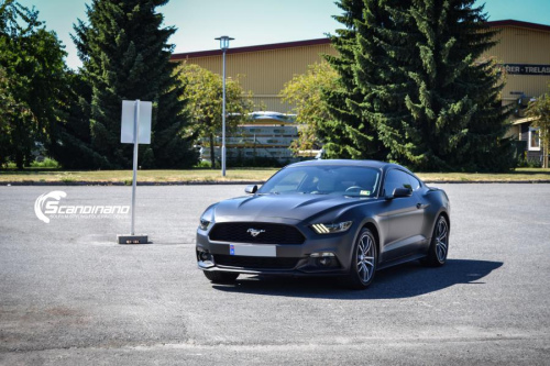 Ford Mustang foliert Matt Diamond Black Metallic Scandinano