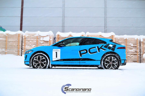 Jaguar I-Pace Helfoliert i Avery Light Blue Gloss med dekor-1