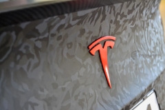 Tesla-Model-3-Helfoliert-i-Shadow-Black-Fra-3M-Solfilm-B-Stolpe-20-Chrome-delete-1