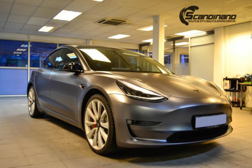 Tesla Model 3 helfoliert med Satin Dark Grey fra 3M-1