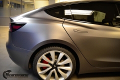 Tesla Model 3 helfoliert med Satin Dark Grey fra 3M-4
