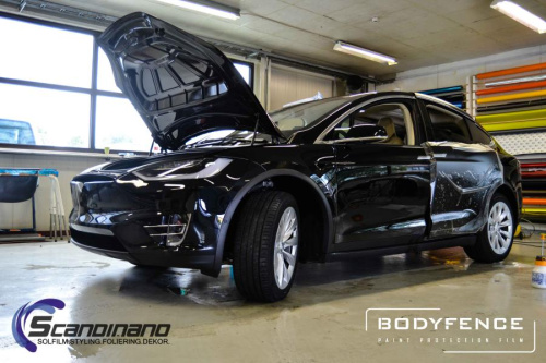 Tesla-Model-X-foliert-i-MATT-LAKKBESKYTTELSESFILM-fra-HEXIS