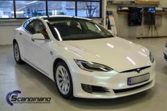 Tesla S foliert med pacific blue white starlight