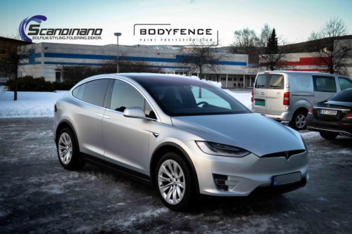 Tesla-X-foliert-i-MATT-LAKKBESKYTTELSESFILM